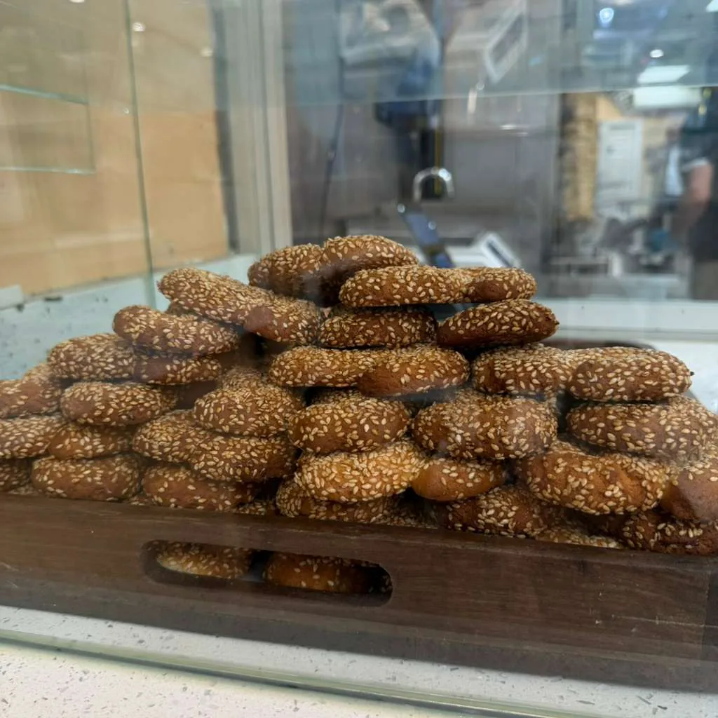 Sesame bread rings
